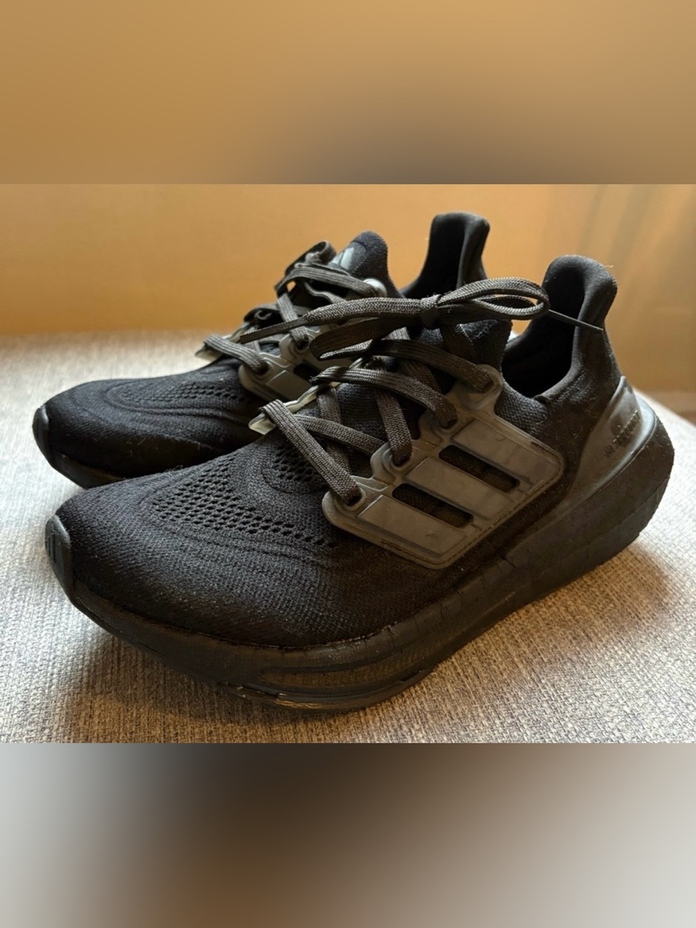 ADIDAS ULTRABOOST Light Running Shoes Women’s Size 6